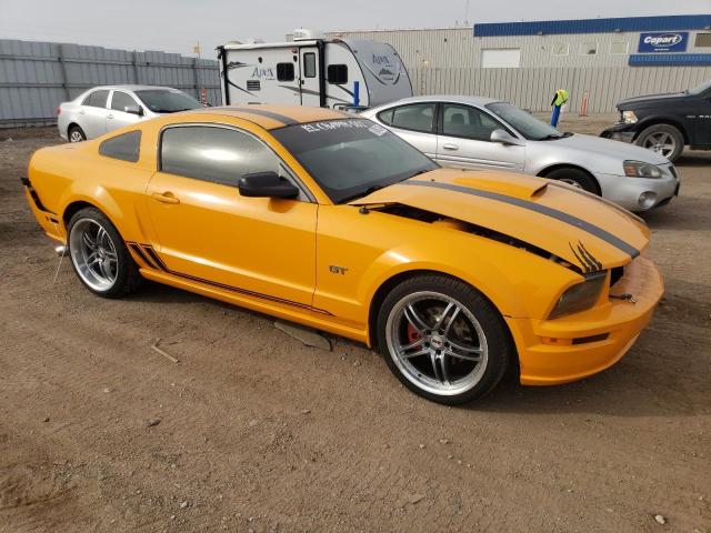 1ZVHT82H285112807 - 2008 FORD MUSTANG GT YELLOW photo 4