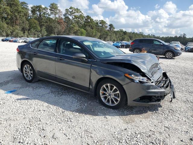 3FA6P0HD5HR246542 - 2017 FORD FUSION SE GRAY photo 4