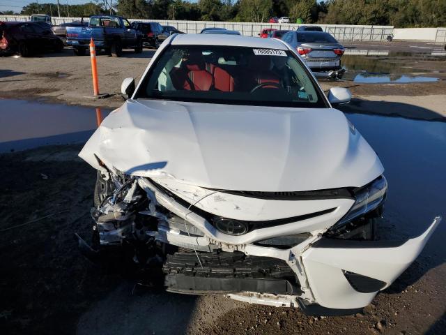 4T1B11HK2JU667496 - 2018 TOYOTA CAMRY L WHITE photo 5