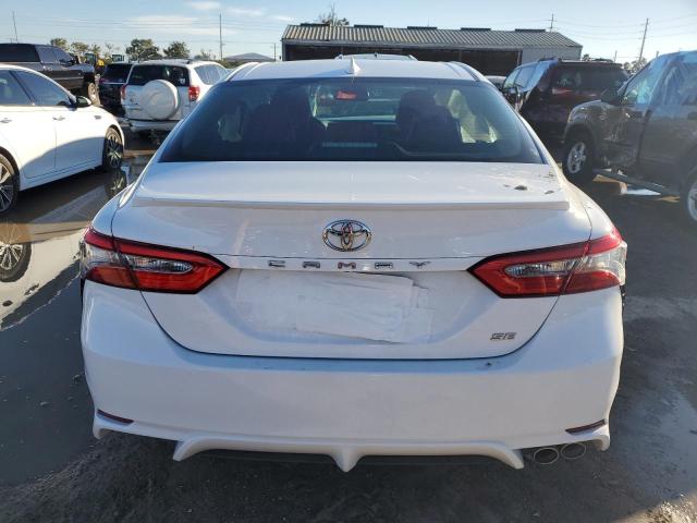 4T1B11HK2JU667496 - 2018 TOYOTA CAMRY L WHITE photo 6