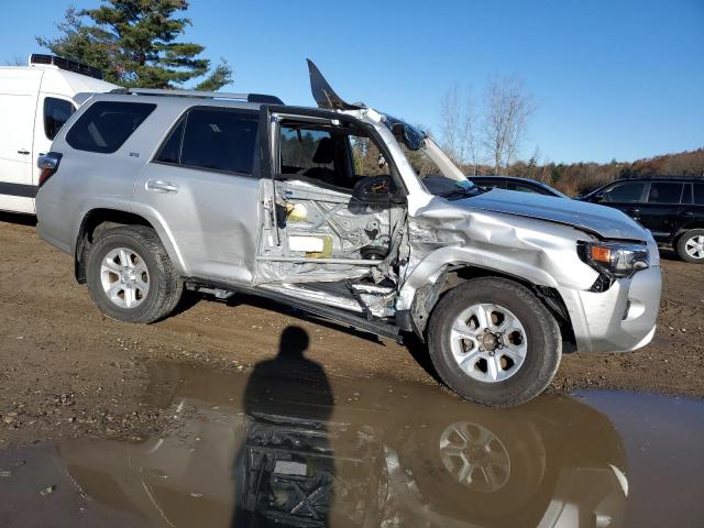 JTEEU5JR3P5282051 - 2023 TOYOTA 4RUNNER SR5 SILVER photo 4