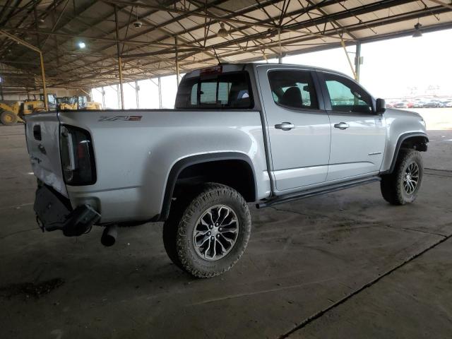 1GCGTEEN5J1243998 - 2018 CHEVROLET COLORADO ZR2 SILVER photo 3