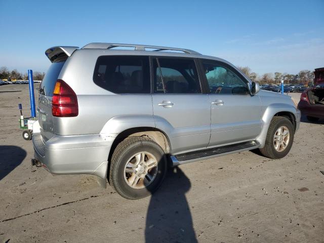 JTJBT20X760123857 - 2006 LEXUS GX 470 SILVER photo 3