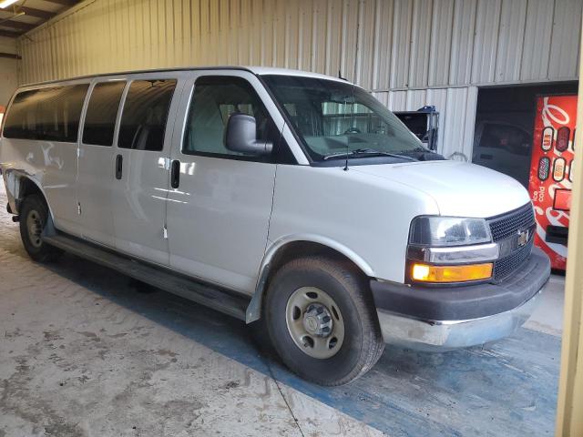 1GAZG1FG8F1171913 - 2015 CHEVROLET EXPRESS G3 LT WHITE photo 4