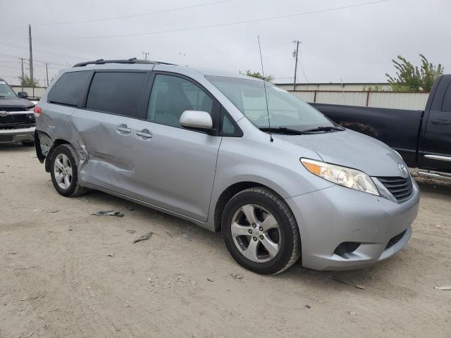 5TDKK3DCXDS300575 - 2013 TOYOTA SIENNA LE SILVER photo 4