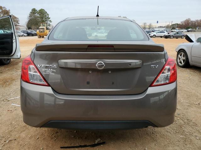 3N1CN7AP5HK465111 - 2017 NISSAN VERSA S CHARCOAL photo 6