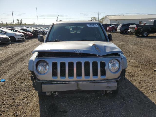 1C4NJRFB7HD158985 - 2017 JEEP PATRIOT LATITUDE SILVER photo 5