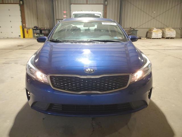 3KPFL4A77HE088603 - 2017 KIA FORTE LX BLUE photo 5