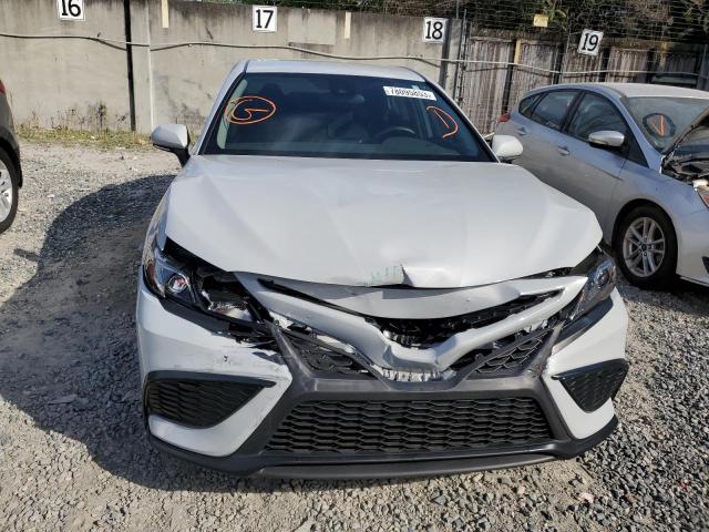 4T1G11AK9PU130973 - 2023 TOYOTA CAMRY SE NIGHT SHADE WHITE photo 5