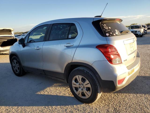 KL7CJKSB2JB636037 - 2018 CHEVROLET TRAX LS SILVER photo 2