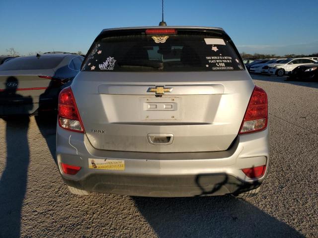 KL7CJKSB2JB636037 - 2018 CHEVROLET TRAX LS SILVER photo 6