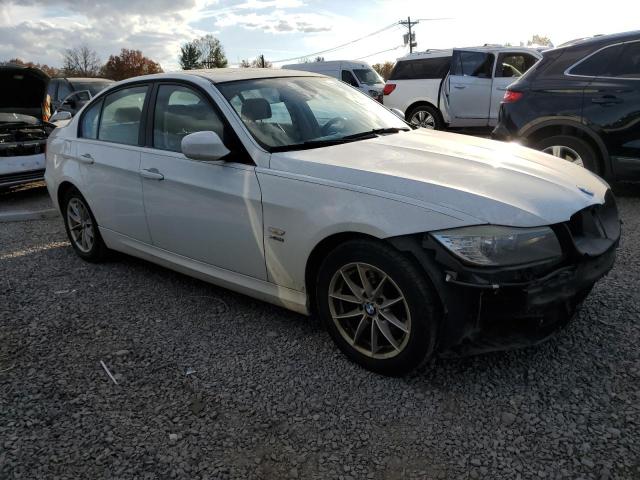 WBAPK5C59AA647518 - 2010 BMW 328 XI SULEV WHITE photo 4