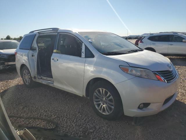 5TDYK3DC2FS648576 - 2015 TOYOTA SIENNA XLE WHITE photo 4