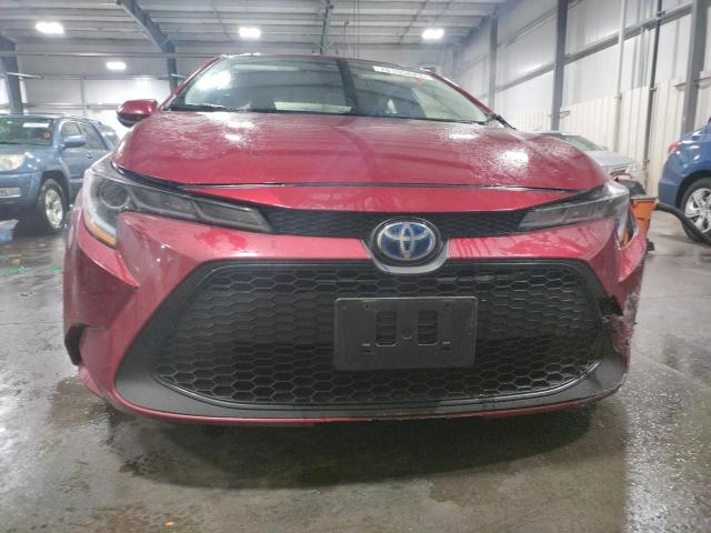 JTDEAMDE2NJ060086 - 2022 TOYOTA COROLLA LE RED photo 5