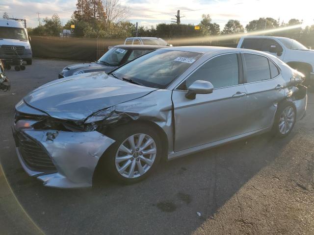 4T1B11HK8JU614124 - 2018 TOYOTA CAMRY L GRAY photo 1