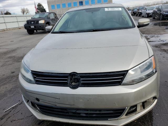 3VWDP7AJ1DM263692 - 2013 VOLKSWAGEN JETTA SE BEIGE photo 5