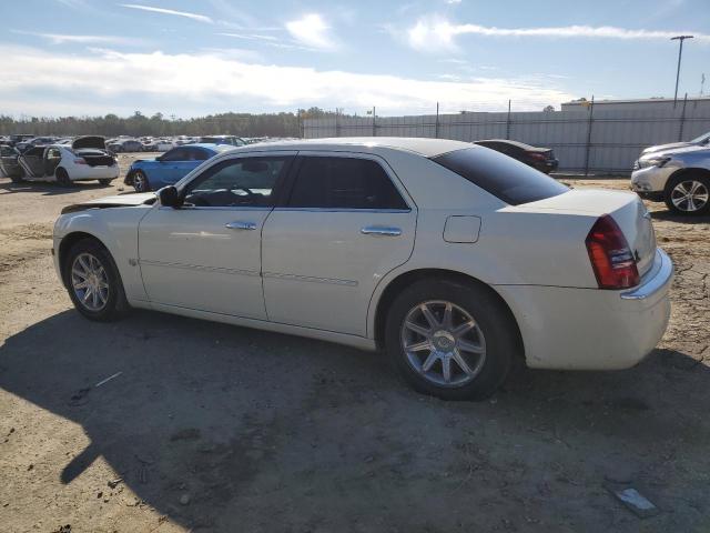 2C3AA63H65H658595 - 2005 CHRYSLER 300C WHITE photo 2