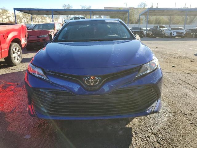 4T1B11HK4JU603203 - 2018 TOYOTA CAMRY L BLUE photo 5