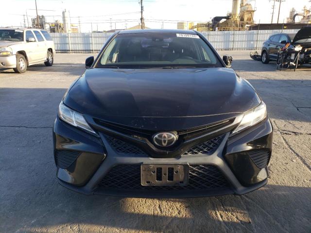 4T1B11HK9JU140121 - 2018 TOYOTA CAMRY L BLACK photo 5