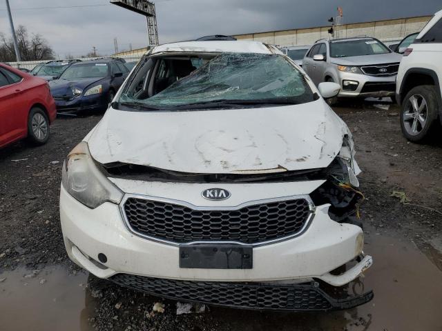 KNAFX4A60G5455845 - 2016 KIA FORTE LX WHITE photo 5