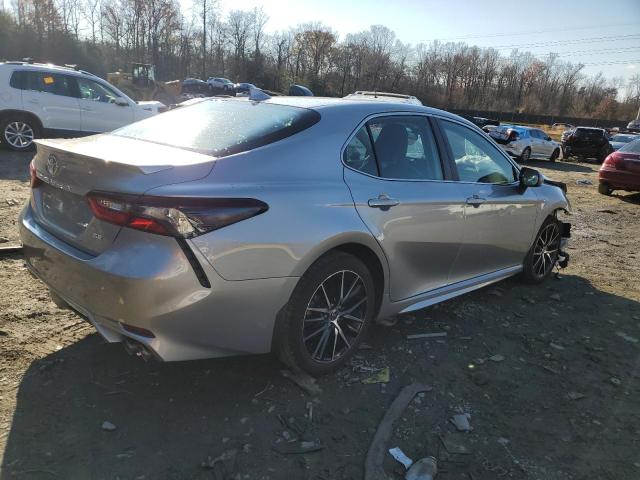 4T1G11AK1MU403531 - 2021 TOYOTA CAMRY SE SILVER photo 3