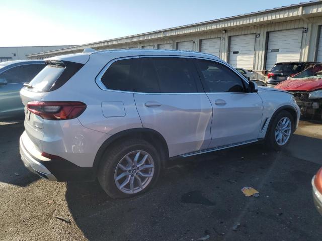 5UXCR6C5XKLL04126 - 2019 BMW X5 XDRIVE40I WHITE photo 3