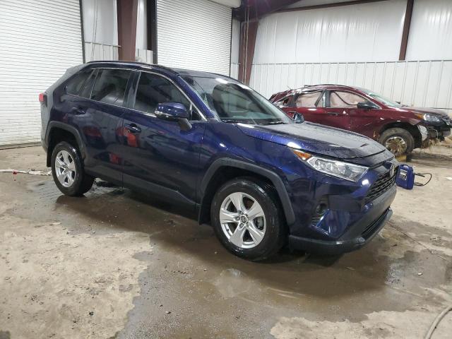 2T3P1RFV8MW182812 - 2021 TOYOTA RAV4 XLE BLUE photo 4