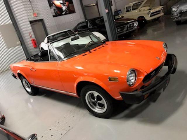 00136948 - 1978 FIAT 124 SPIDER ORANGE photo 1