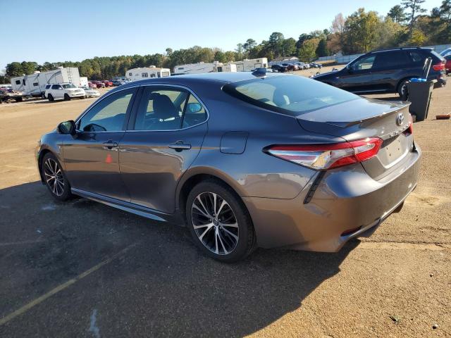 4T1B11HK6JU555672 - 2018 TOYOTA CAMRY L GRAY photo 2