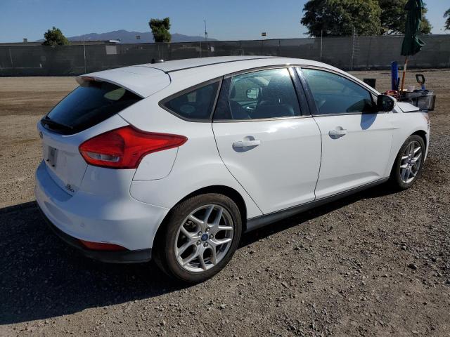 1FADP3K22FL239625 - 2015 FORD FOCUS SE WHITE photo 3