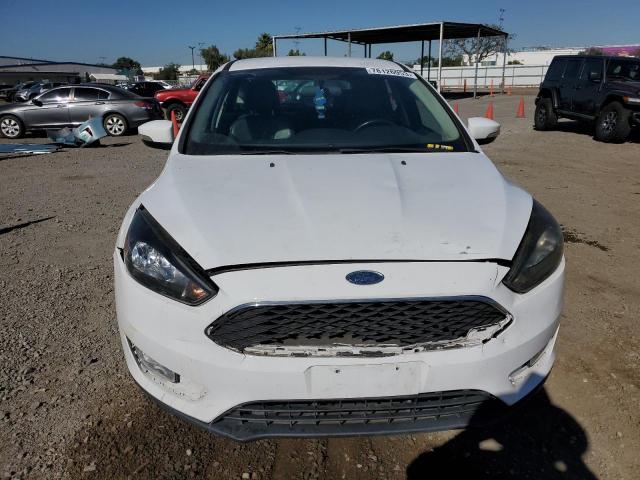 1FADP3K22FL239625 - 2015 FORD FOCUS SE WHITE photo 5