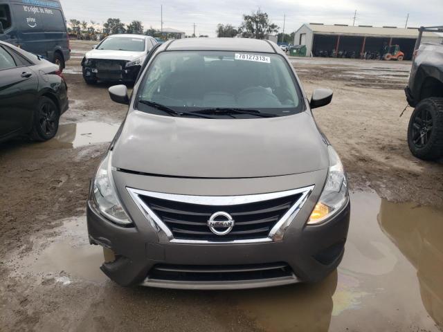 3N1CN7AP5HK446686 - 2017 NISSAN VERSA S CHARCOAL photo 5