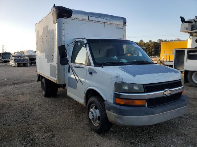 1GBJG31U241199902 - 2004 CHEVROLET EXPRESS G3 WHITE photo 4