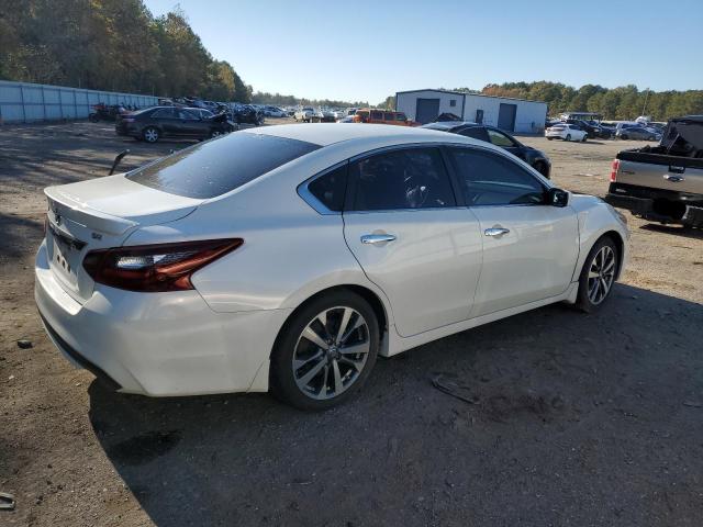 1N4AL3AP6HC143088 - 2017 NISSAN ALTIMA 2.5 WHITE photo 3