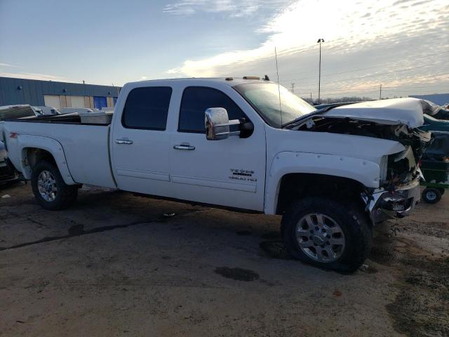 1GC4K0C81BF261294 - 2011 CHEVROLET silverado K3500 LT WHITE photo 4