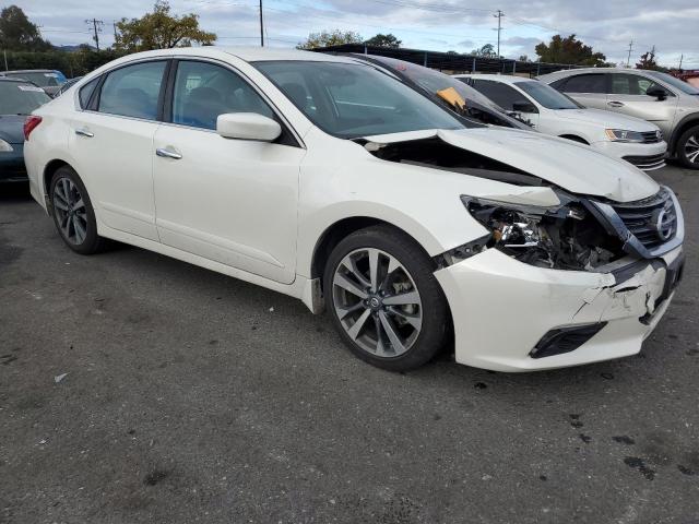 1N4AL3AP2GC265428 - 2016 NISSAN ALTIMA 2.5 WHITE photo 4