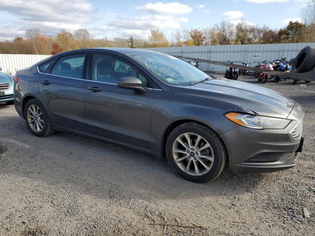 3FA6P0H7XHR197557 - 2017 FORD FUSION SE GRAY photo 4