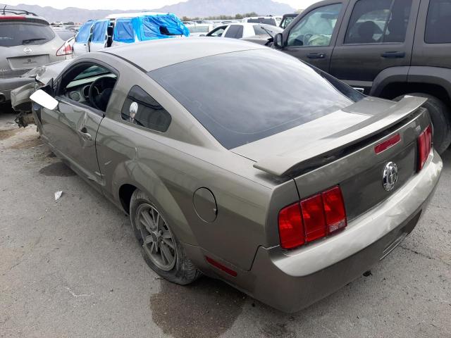 1ZVFT80N655140959 - 2005 FORD MUSTANG GRAY photo 2