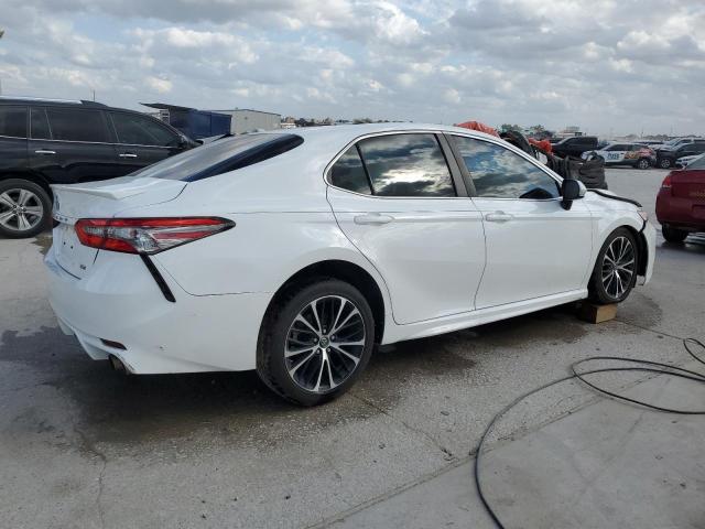 4T1B11HK3JU646723 - 2018 TOYOTA CAMRY L WHITE photo 3