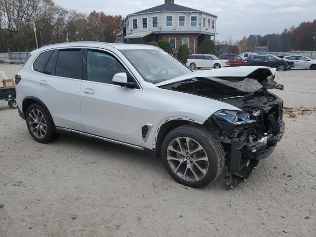 5UX23EU07R9V37849 - 2024 BMW X5 XDRIVE40I WHITE photo 4