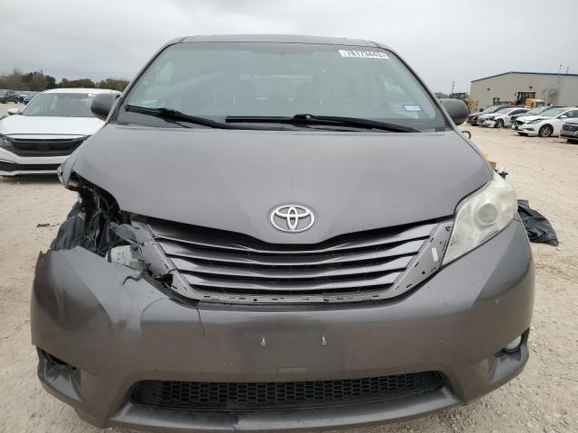 5TDYK3DC8FS686958 - 2015 TOYOTA SIENNA XLE GRAY photo 5