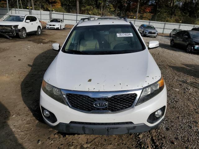 5XYKT3A15BG139210 - 2011 KIA SORENTO BASE WHITE photo 5