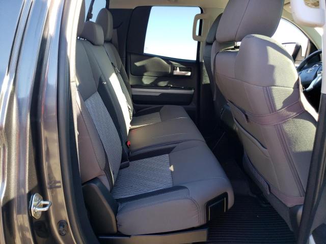 5TFUW5F12FX487702 - 2015 TOYOTA TUNDRA DOUBLE CAB SR/SR5 GRAY photo 10