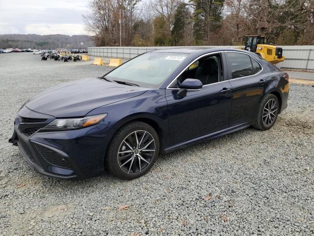 4T1G11AKXNU718457 - 2022 TOYOTA CAMRY SE BLUE photo 1