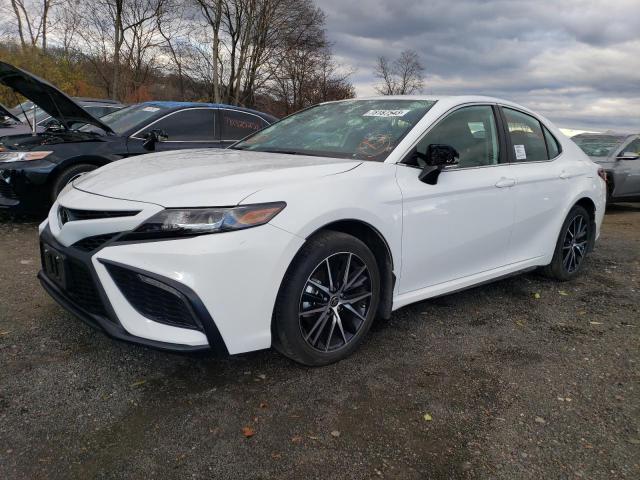 4T1G11AK0PU815976 - 2023 TOYOTA CAMRY SE NIGHT SHADE WHITE photo 1