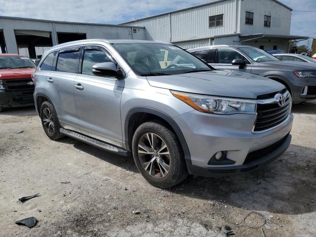 5TDKKRFH1GS501412 - 2016 TOYOTA HIGHLANDER XLE SILVER photo 4