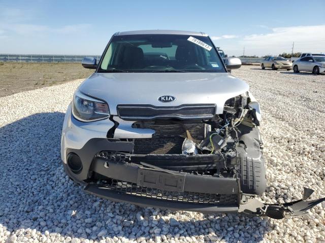 KNDJN2A25K7677394 - 2019 KIA SOUL SILVER photo 5