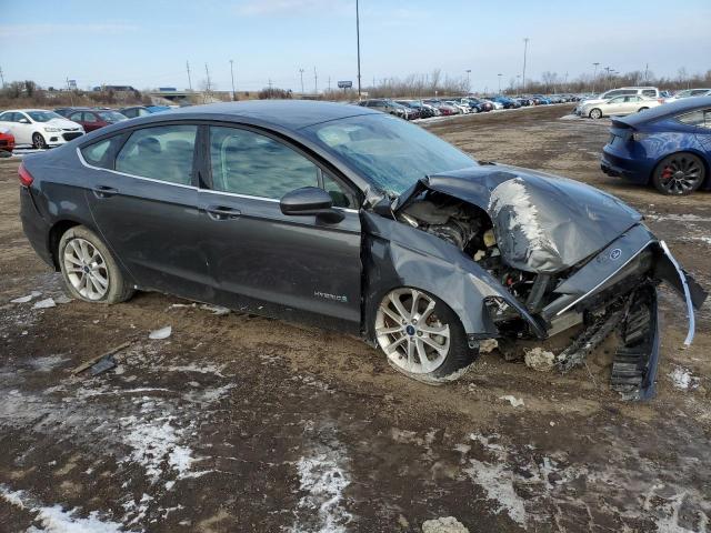 3FA6P0LUXKR131403 - 2019 FORD FUSION SE GRAY photo 4