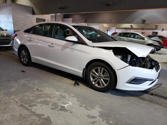 5NPE24AF8GH302207 - 2016 HYUNDAI SONATA SE WHITE photo 4