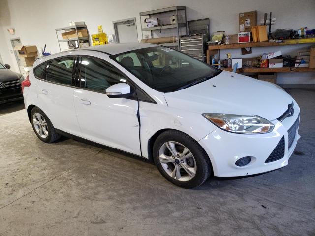 1FADP3K21DL340572 - 2013 FORD FOCUS SE WHITE photo 4